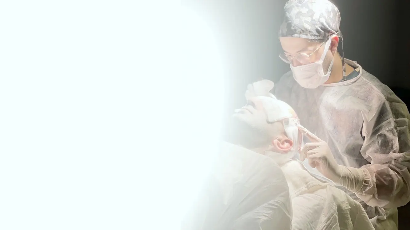 A Dr Vivo surgeon carefully carrying out a hair transplant procedure on a patient